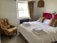 Luxurious & Spacious Cotswold Cottage. Garden,Pubs,Duck Pond. 5 Bed,3 Bath.