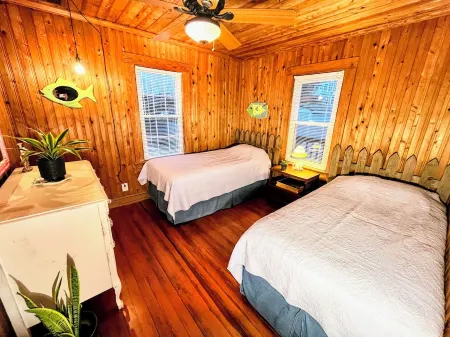 Cozy Cute Historic - Seaspray Cottage #3