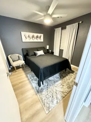 Modern & Spacious 3 Bed/2 Bath-Sleeps 8, Near Airport, Strip & Stadium Hotels near The Arroyo Market Square