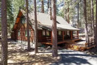 Black Butte Ranch Family Getaway, Short Walk to South Meadow Pool- Sleeps 12