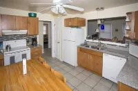 Duck's Delight - Pet friendly rentals within walking distance to Maddox Blvd!