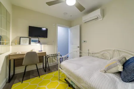 Summer Bliss in Our Hampton Beach Oceanfront 2Br Condo Awaits! Отели рядом с достопримечательностью «Casino Ballroom»