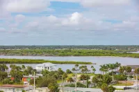 Aug - OCT Sale! Stunning Oceanfront King Ste 2Bd2BA Pool NoDrive Beach ShoreClub