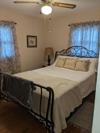 Cozy 4 bedroom relax atmosphere enjoy beauty of bluff country  driftless region