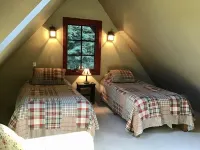 Contemporary farmhouse in Redwood National Park Hotels near Prairie Creek Redwoods State Park