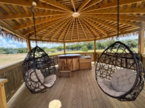 Peacock/River Yurt Village/Couples Yurt/Hot Tub/Close to Town!