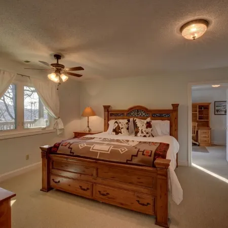Big Sky Retreat - Incredible Mountain Views! Hike, golf, relax and unplug!