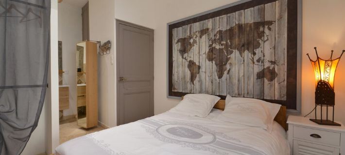 At the foot of the Arles bullring, attractive renovated town house Hotels in Arles