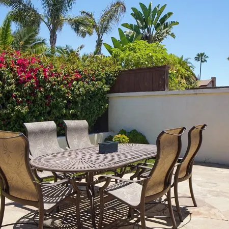 Gorgeous Detached Custom Craftsman Home - Walk to Beach!