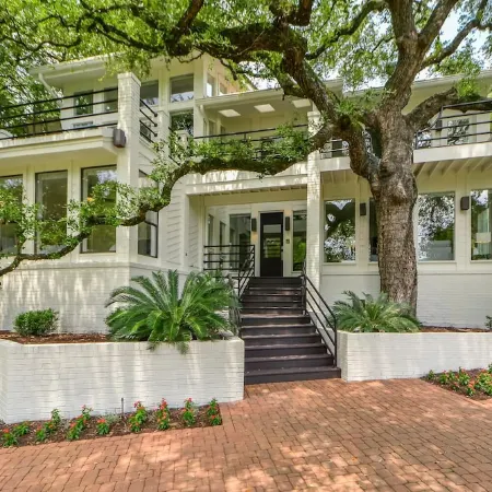 Contemporary Lake Austin Estate Minutes from Downtown - Privately Gated