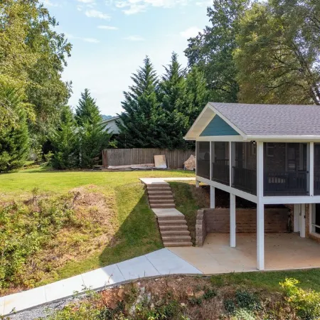 Gorgeous Kingsport Lakehouse With Huge Two-Story Screened In Porch!