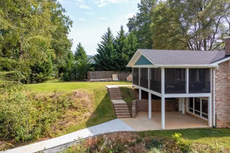 Gorgeous Kingsport Lakehouse With Huge Two-Story Screened In Porch!