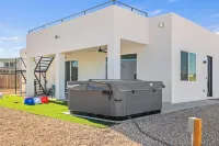 Oasis at Lake Powell - Hot Tub & Roof Top Deck - 4 Bedrooms/Sleeps 13