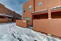 Luxury Townhome in Moab with POOL Hot Tub WI-FI KING BED Hotels in Moab South Valley