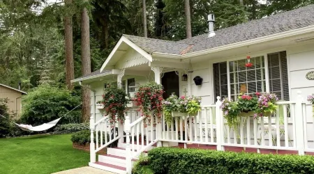 Gig Harbor- Traveling Nurses welcomed Special Rates Applied >Beekeepers Cottage