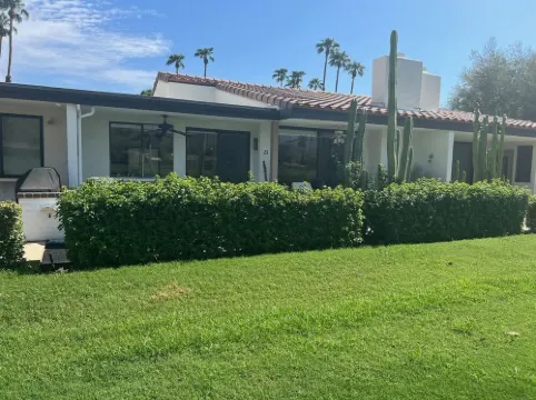 Beautiful unobstructed view location. Easy walk to entertainment and shopping