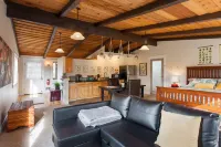 Cozy Up at a Nature Inspired Boutique Studio in the Trees - River Nearby