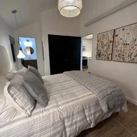 The Sprout  - gas fire-pit, grilling staton, hot tub, close to shops & hiking