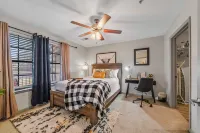 Western Styled 1br apt/ free parking/centrally located/fast wifi