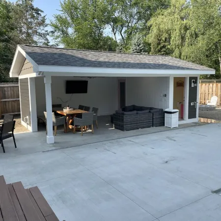 6-bedroom vacation home just a 5-minute walk to Lake Michigan Отели в г. Каско Тауншип