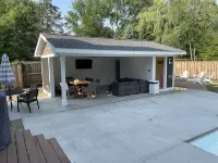 6-bedroom vacation home just a 5-minute walk to Lake Michigan