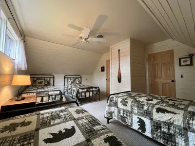 Cozy Lake Cottage sleeps 8