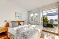 Beautiful 3 room apartment close to the beach! Отели в г. 