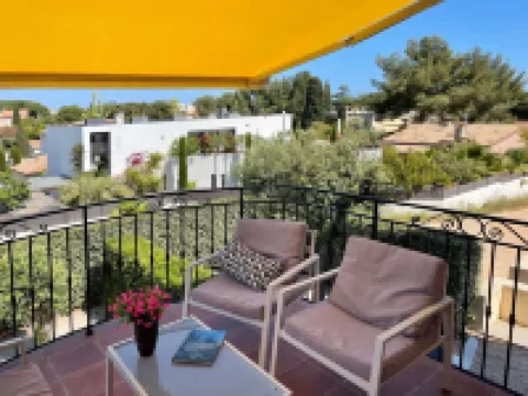 Renovated Bastide, Capelan peninsula, quiet
