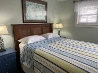 Serenity Amid it All. Dog friendly PET FEE, WiFi, outdoor shower, grill