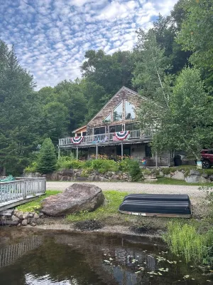 3 Bedroom cabin on South Pond in Stark NH