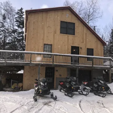 RANGLEY  LAKE WATERFRONT!!! Sleeps 11