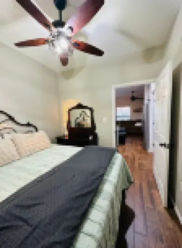 Lookout Guest House: One Bedroom Country Living