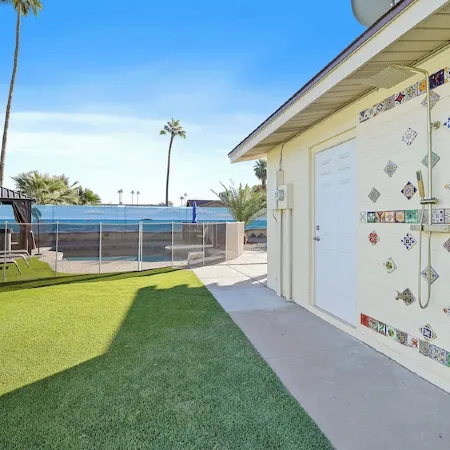 Unique 4-Bed, 3-Bath House with Pool, Hot Tub, Arcade and Hi-Spd Wifi