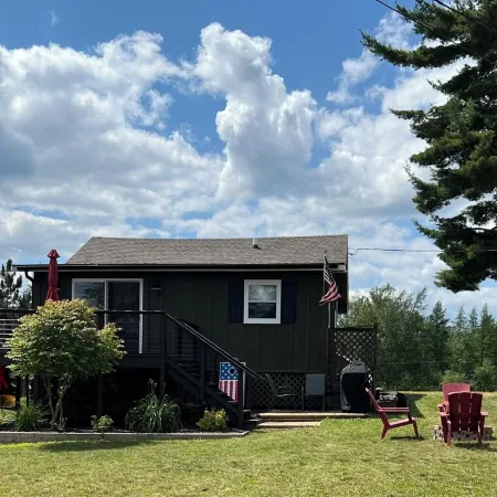 On the Eagle River Chain, Pier Slip, Kayaks, Wi-fi, AC, On Snowmobile Trail