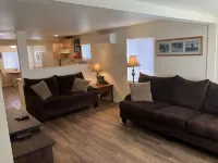 Home in Springfield with large yard and driveway - 2つ星