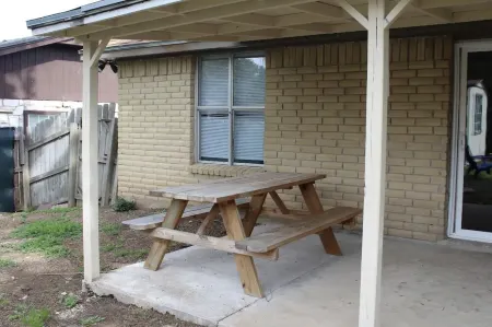 The Lone Star Haüs: 2 BR House in Schertz, TX Отели в г. Шерц