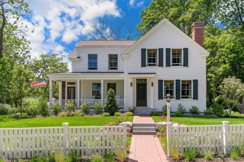 Cape Porpoise village with harbor views.  Walk to shops and restaurants.