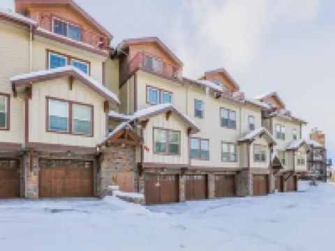 Cozy Pet & Family-Friendly Condo Near Winter Park•Heated Garage•Trails•Sleeps 6 Hoteles en Fraser