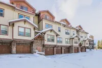 Cozy Pet & Family-Friendly Condo Near Winter Park•Heated Garage•Trails•Sleeps 6