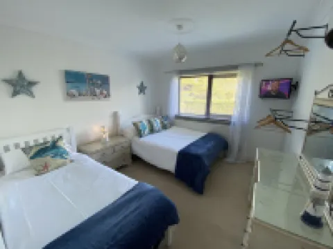 Beautiful Beach house sleep13, 5 mins to beach&Hot Tub, games room, pets allowed