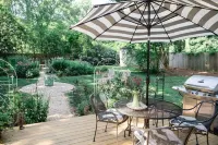 Modern ranch house conveniently located in Greensboro NO PETS ALLOWED Hotel dekat Gso gardens