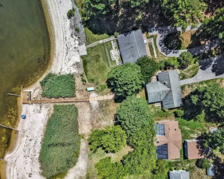 Quaint waterfront home with private beach Hotels in Cople