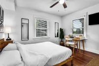 6Br HotTub & Cinema Vibes Perfect KC Stay for Friends & World Cup Fans!