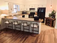 OXFORD PRIME LOCATION / ON THE SQUARE!! WALKING DISTANCE TO CAMPUS