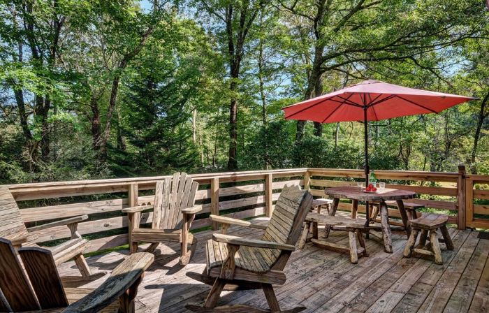 TWO BLOCKS FROM MAIN ST 5 BDRM/ 3 BA, WiFi. HD.