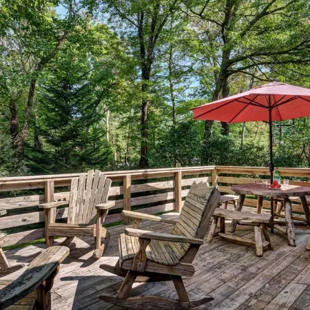 TWO BLOCKS FROM MAIN ST 5 BDRM/ 3 BA, WiFi. HD.