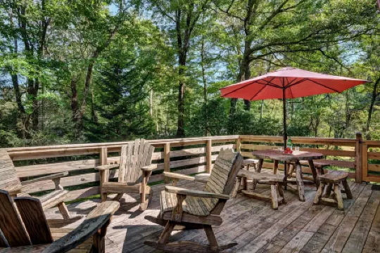 TWO BLOCKS FROM MAIN ST 5 BDRM/ 3 BA, WiFi. HD.