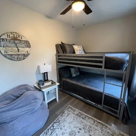 Laketime Cottage Lake Milton Oh. Wifi, Smart TVs Fireplace, Bikes, Paddle Board.