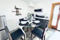 Cozy &Quiet/Safe Pvt Studio/Projector/free parking 페어비애 호텔