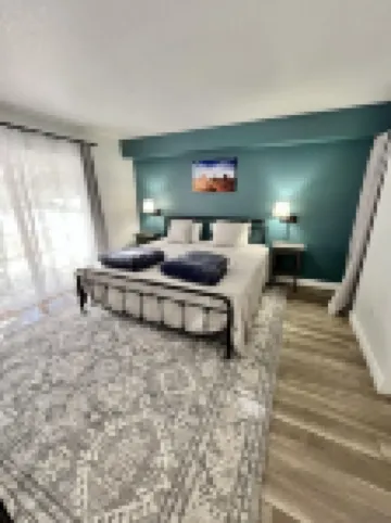 Comfy ski condo with convenient hot tub access.  Close to Beaver Creek and Vail!